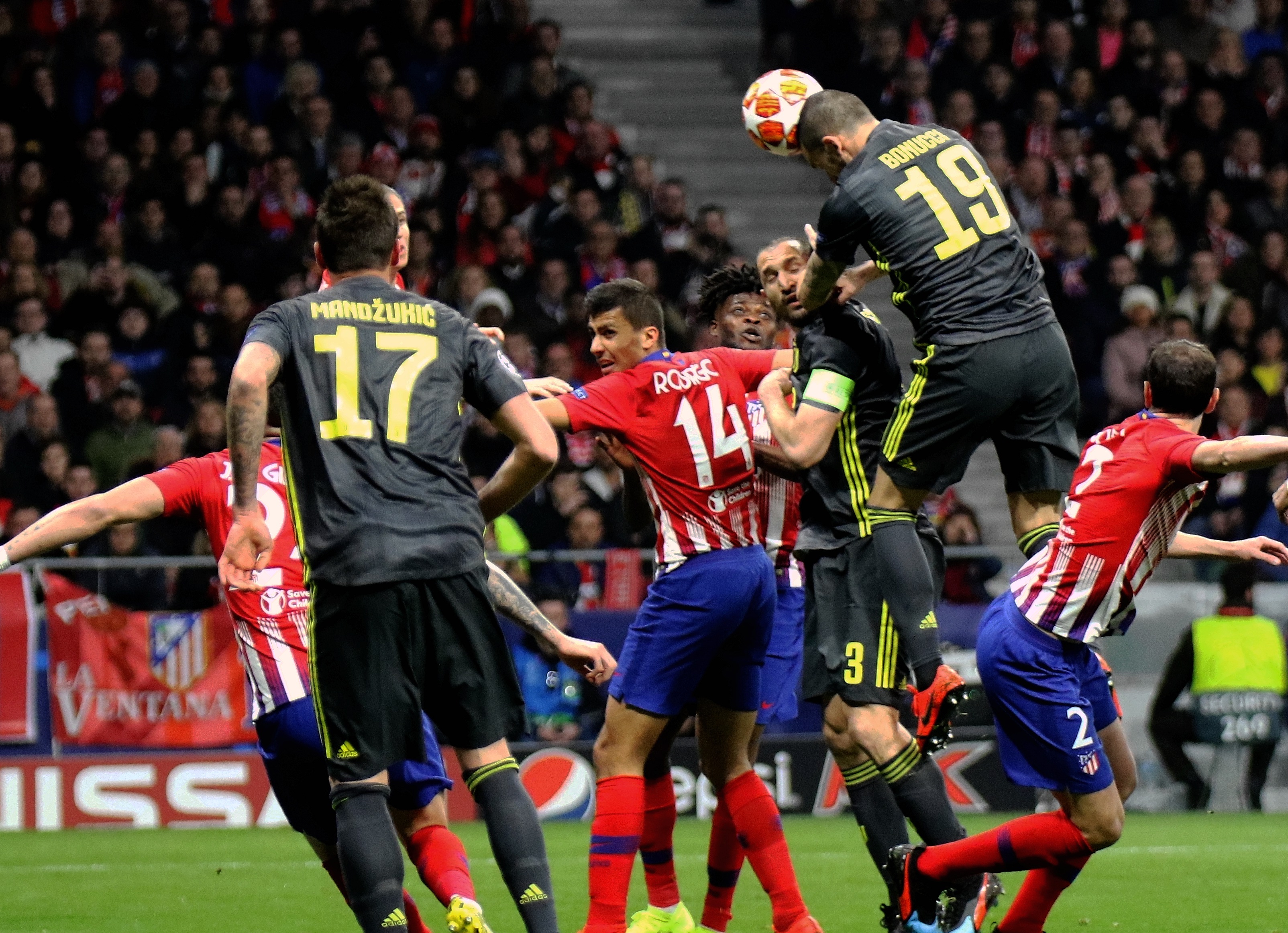 上海女排全员出击：阵容最佳，蔡斌压阵！今年是冲冠最好时机（上海女排全力出战：阵容齐整，蔡斌坐镇，今年冲冠正当时）